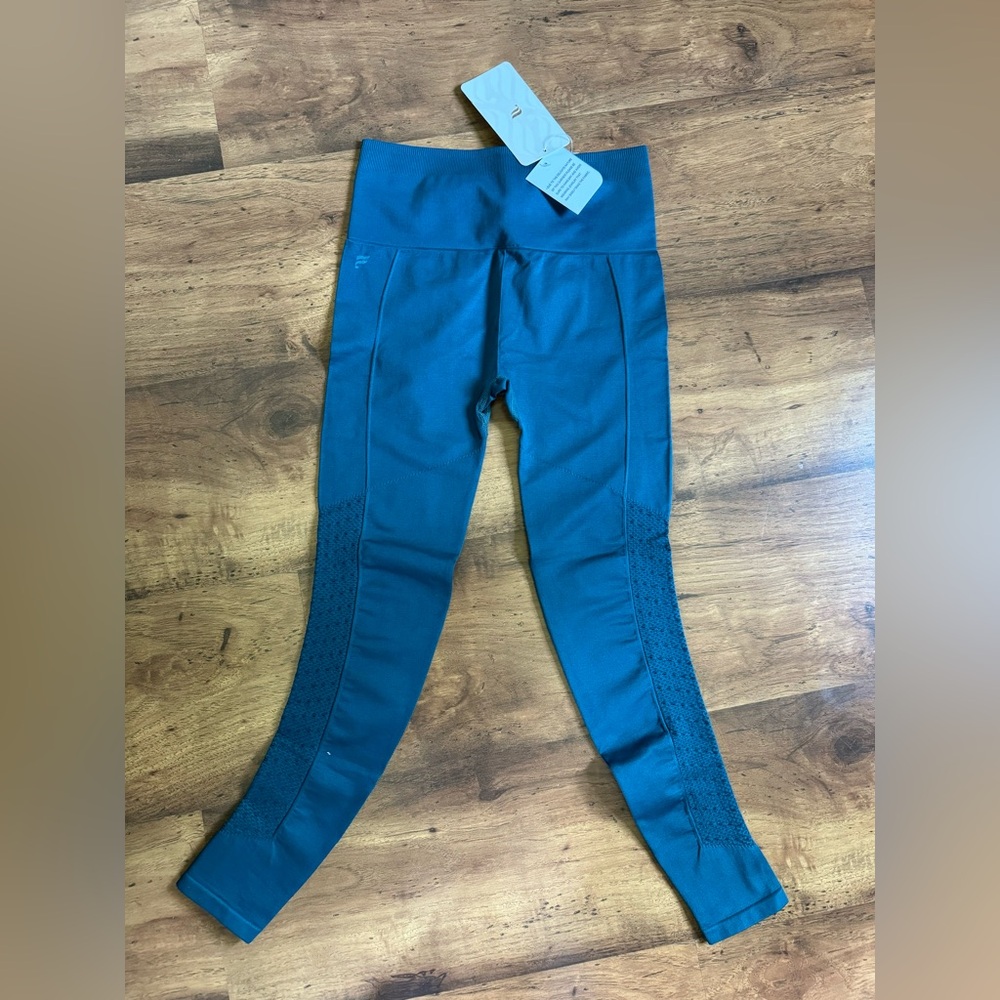 Fabletics 3/4 Length Leggings - Picture 3 of 6